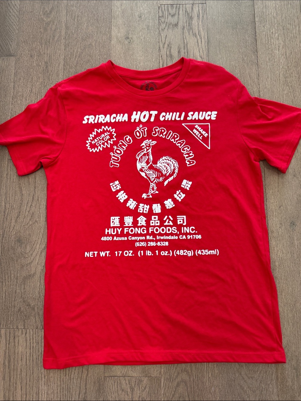 Sriracha Hot Chili Sauce Men’s Red T-Shirt Large Short Sleeve Novelty Funny NWT